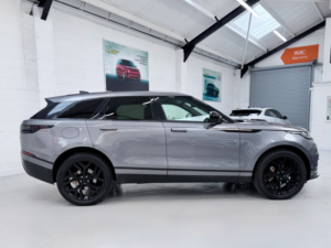2020 Land Rover Range Rover Velar 2.0 D240 R-Dynamic Se in Grey — image 3