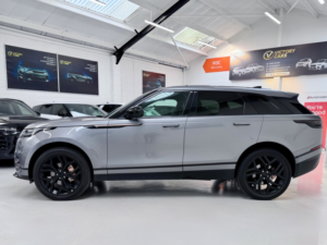 2020 Land Rover Range Rover Velar 2.0 D240 R-Dynamic Se in Grey — image 4