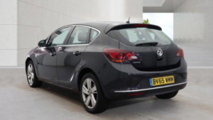 2015 Vauxhall Astra 1.4i Sri Euro 6 5dr in Black — image 3