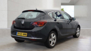 2015 Vauxhall Astra 1.4i Sri Euro 6 5dr in Black — image 4