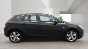 2015 Vauxhall Astra 1.4i Sri Euro 6 5dr in Black — image 5