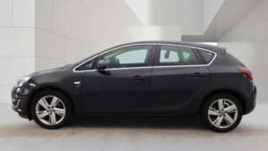 2015 Vauxhall Astra 1.4i Sri Euro 6 5dr in Black — image 6