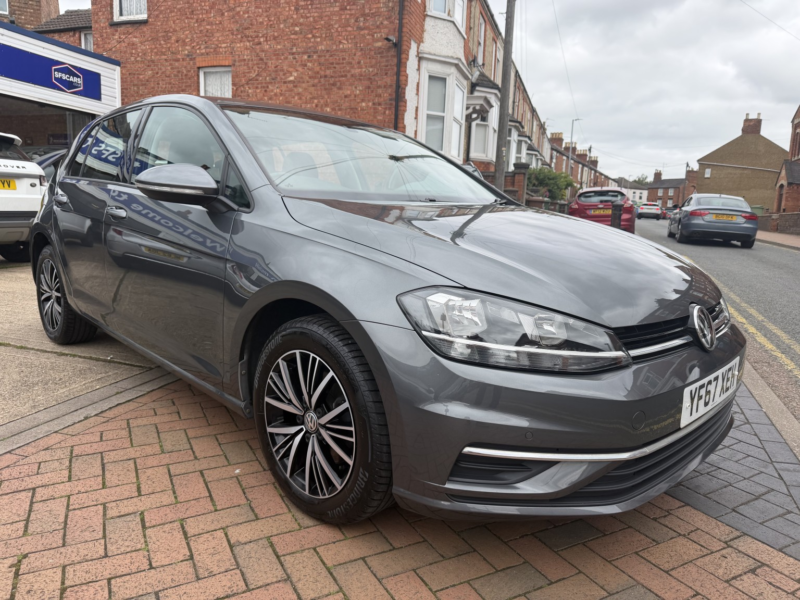 2017 Volkswagen Golf 1.4 Tsi Se Nav in Grey — image 1