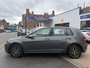 2017 Volkswagen Golf 1.4 Tsi Se Nav in Grey — image 5
