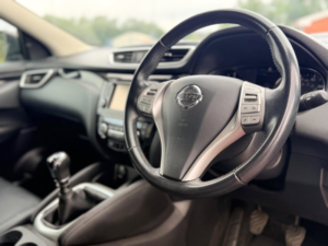 2017 Nissan Qashqai 1.5 Dci Tekna 2WD Euro 6 (s/s) 5dr in Red — image 3