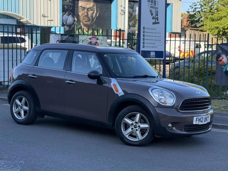 2012 MINI Countryman 1.6 Cooper D Euro 5 (s/s) 5dr in Brown — image 1