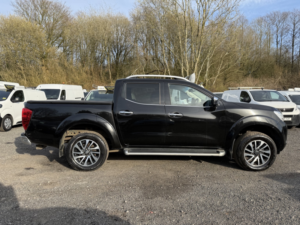 2018 Nissan Navara 2.3 Dci Tekna in Black — image 4