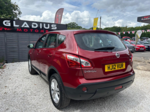 2012 Nissan Qashqai 1.6 Acenta 2WD Euro 5 (s/s) 5dr in Red — image 4