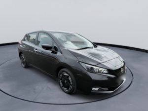 2022 Nissan Leaf 39kwh Acenta in Black — image 3