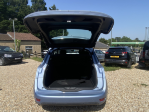 2015 Citroen C4 Picasso 1.6 E-Hdi Exclusive in Blue — image 5