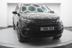 2016 Land Rover Discovery Sport 2.0 Td4 Hse Black Auto 4WD Euro 6 (s/s) 5dr in Black — image 4