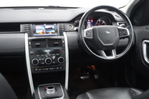 2016 Land Rover Discovery Sport 2.0 Td4 Hse Black Auto 4WD Euro 6 (s/s) 5dr in Black — image 5