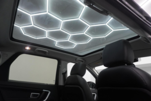 2016 Land Rover Discovery Sport 2.0 Td4 Hse Black Auto 4WD Euro 6 (s/s) 5dr in Black — image 6