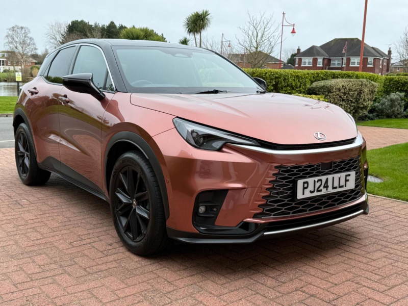 2024 Lexus Lbx 1.5 Vvt-Ie Original Edition E-CVT Euro 6 (s/s) 5dr in Bronze — image 1