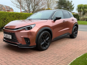 2024 Lexus Lbx 1.5 Vvt-Ie Original Edition E-CVT Euro 6 (s/s) 5dr in Bronze — image 3