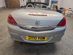 2010 Vauxhall Astra 1.8i 16v Sport Twin Top 2dr in Silver — image 3