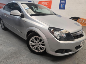 2010 Vauxhall Astra 1.8i 16v Sport Twin Top 2dr in Silver — image 6