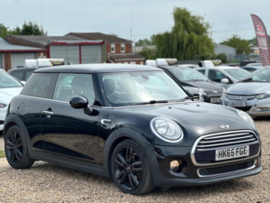 2015 MINI Hatch 1.5 Cooper Auto Euro 6 (s/s) 3dr in Black — image 4