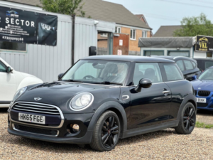 2015 MINI Hatch 1.5 Cooper Auto Euro 6 (s/s) 3dr in Black — image 5