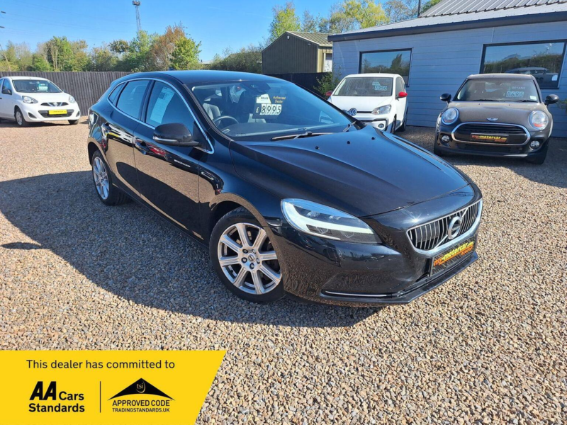 2018 Volvo V40 1.5 T2 Gpf Inscription Auto Euro 6 (s/s) 5dr in Black — image 1