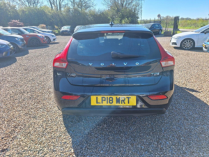 2018 Volvo V40 1.5 T2 Gpf Inscription Auto Euro 6 (s/s) 5dr in Black — image 5