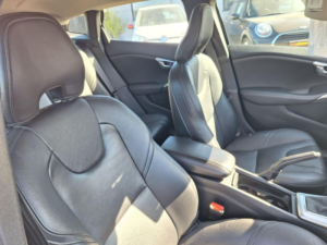 2018 Volvo V40 1.5 T2 Gpf Inscription Auto Euro 6 (s/s) 5dr in Black — image 6