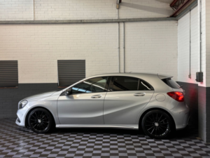 2017 Mercedes-Benz A Class 2.1 A200d Amg Line (premium Plus) Hatchback 5dr Diesel 7g-Dct Euro 6 (s/s) (136 Ps) in Silver — image 4