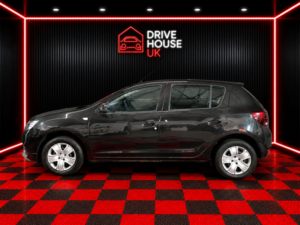 2020 Dacia Sandero 0.9 Comfort Tce 90 Re in Black — image 2