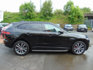 2018 Jaguar F-Pace 2.0 D180 R-Sport * Mot June 2027 * 5 Service Stamps * Timing Chain Replaced Last Year * Finance Avai in Black — image 2